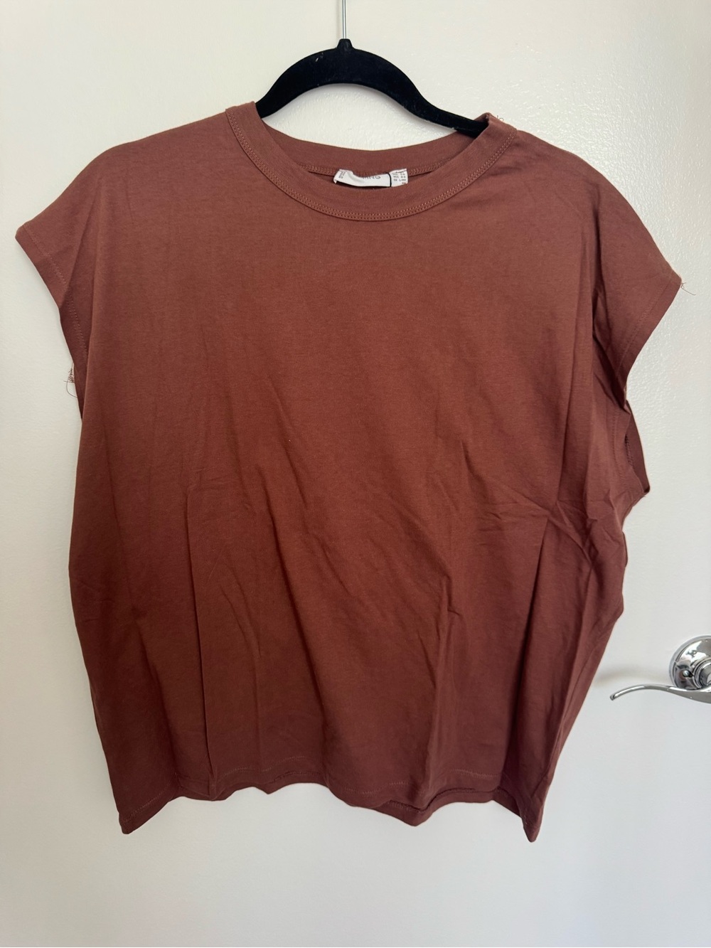 Mango Short Sleeve Crewneck Tee in Rust Brown